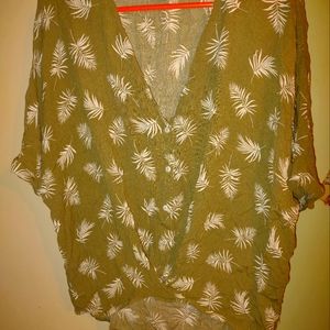 Woman's hyfve green olive short sleeve tropical.hawaian floral shirt size Large